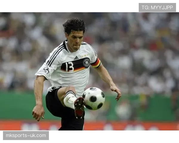 巴拉克与德科如何通过控球组织实现分散推进？