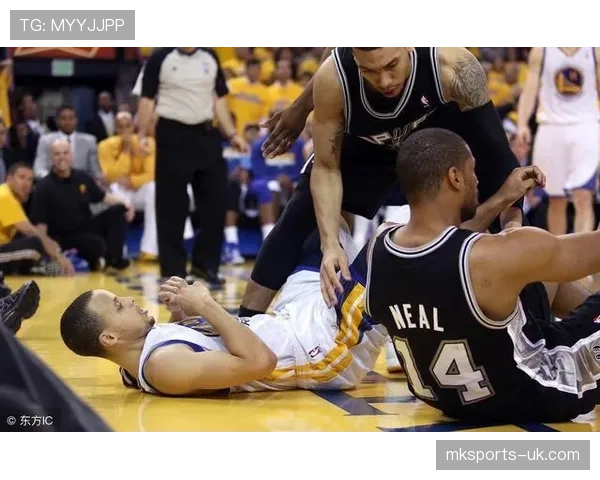 抱人犯规判罚为何常被忽视？裁判标准全解析